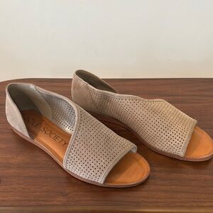 Sole Society Women's Tan Peep-Toe Flats
